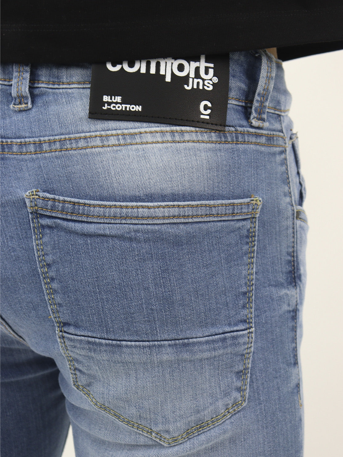 Jeans skinny fit con destrucción