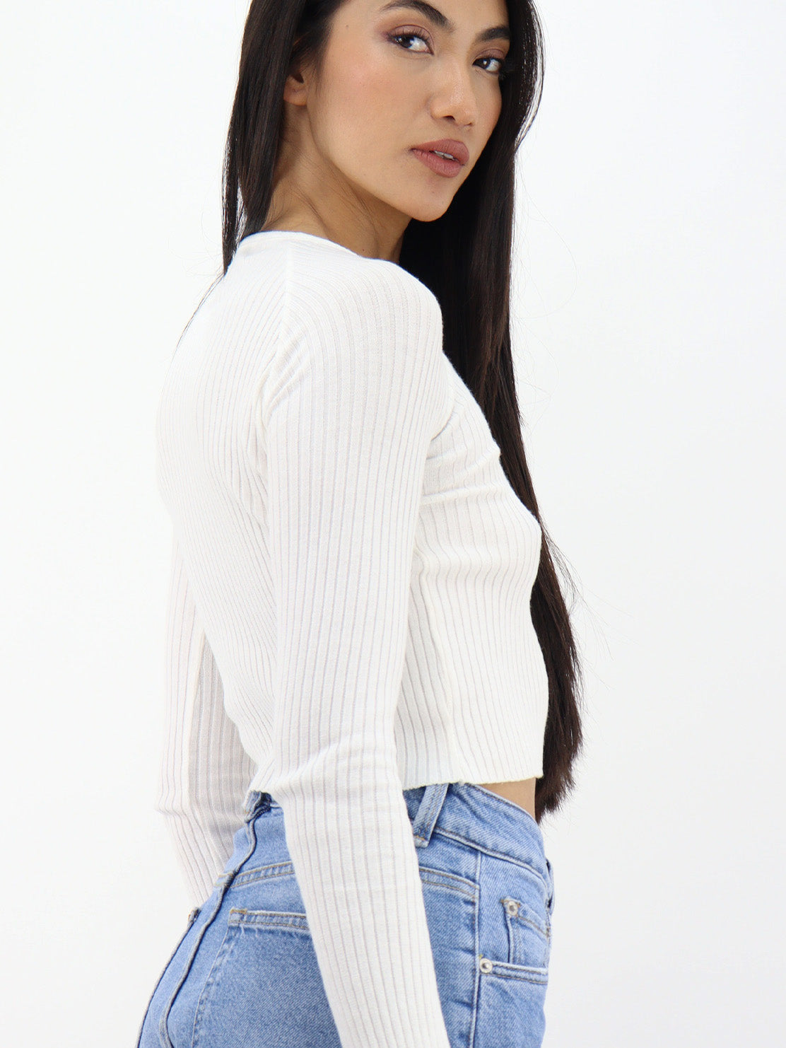 Suéter ligero ajustado de manga larga blanco