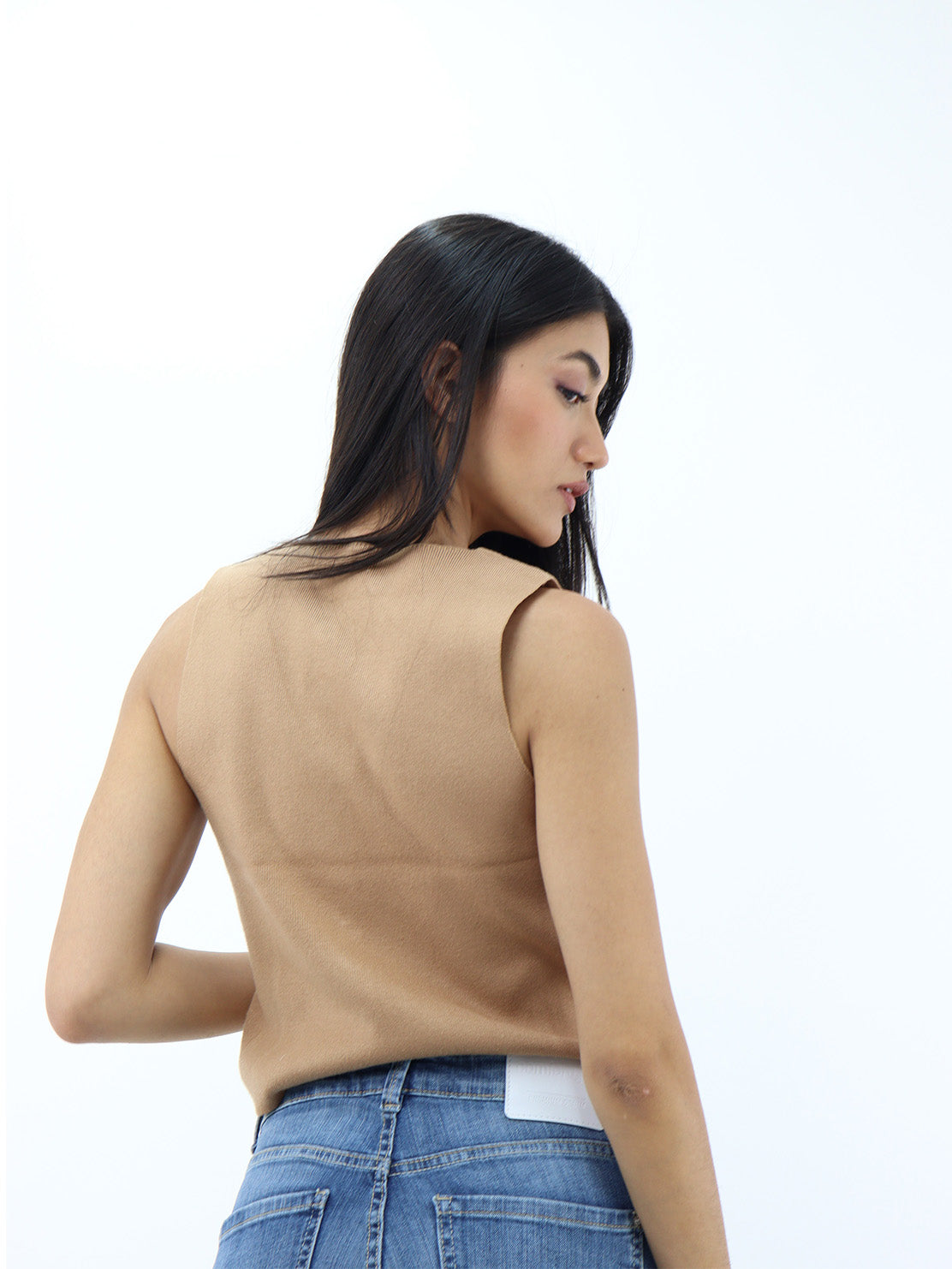 Chaleco khaki cuello V con detalle de floral