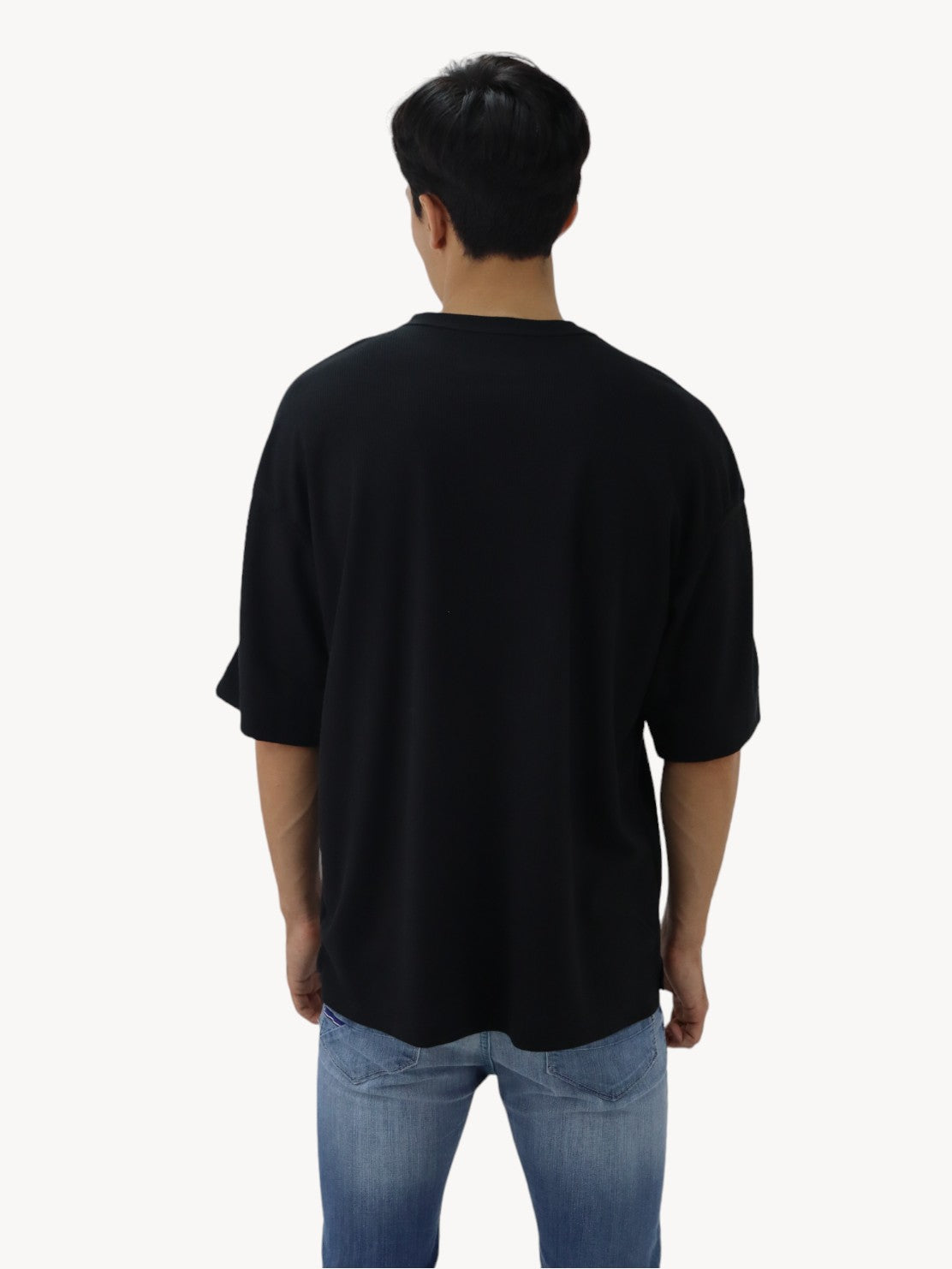 Playera oversize manga corta de color negro