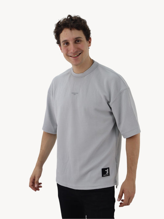 Playera oversize gris claro con gráfico