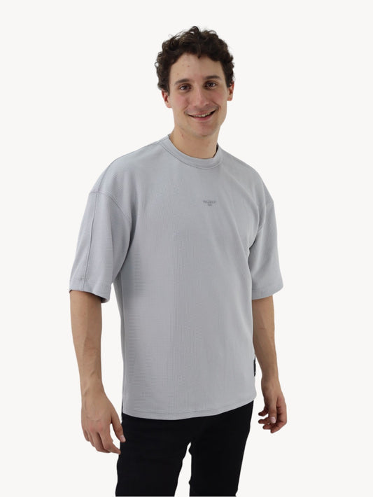 Playera oversize gris claro con gráfico