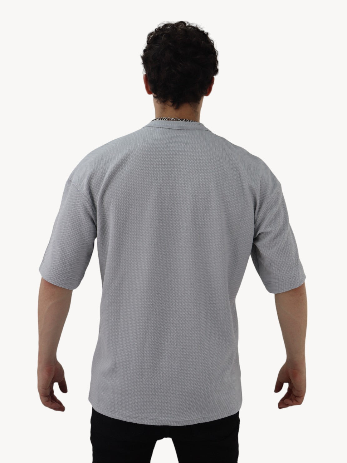Playera oversize gris claro con gráfico