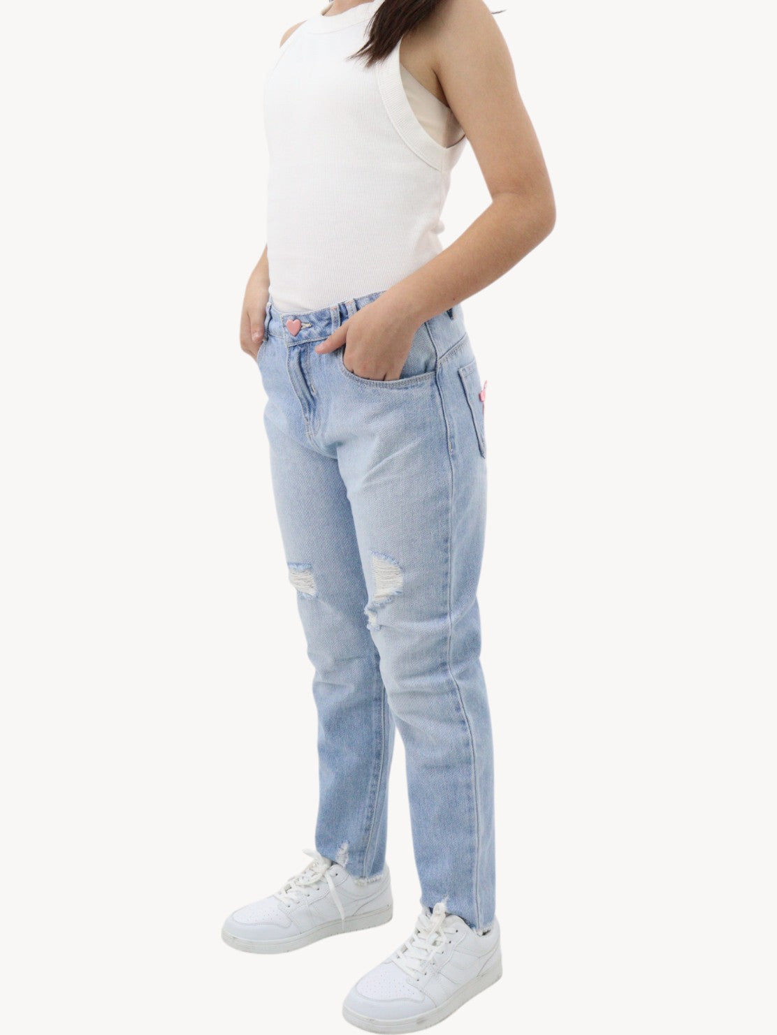 Jeans mom clasic de color azul claro con destrucción