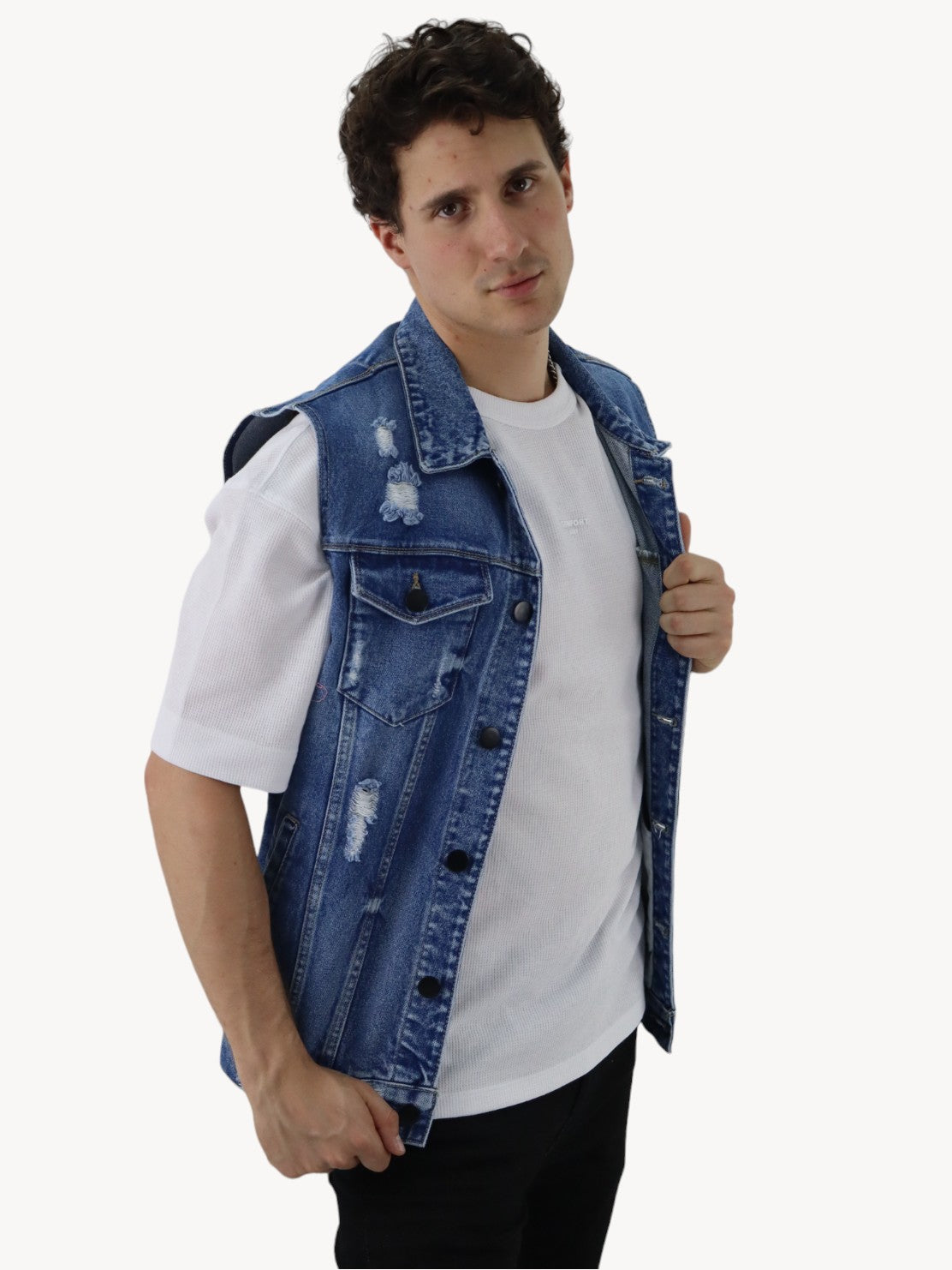 Chaleco denim de color azul oscuro con destrucción