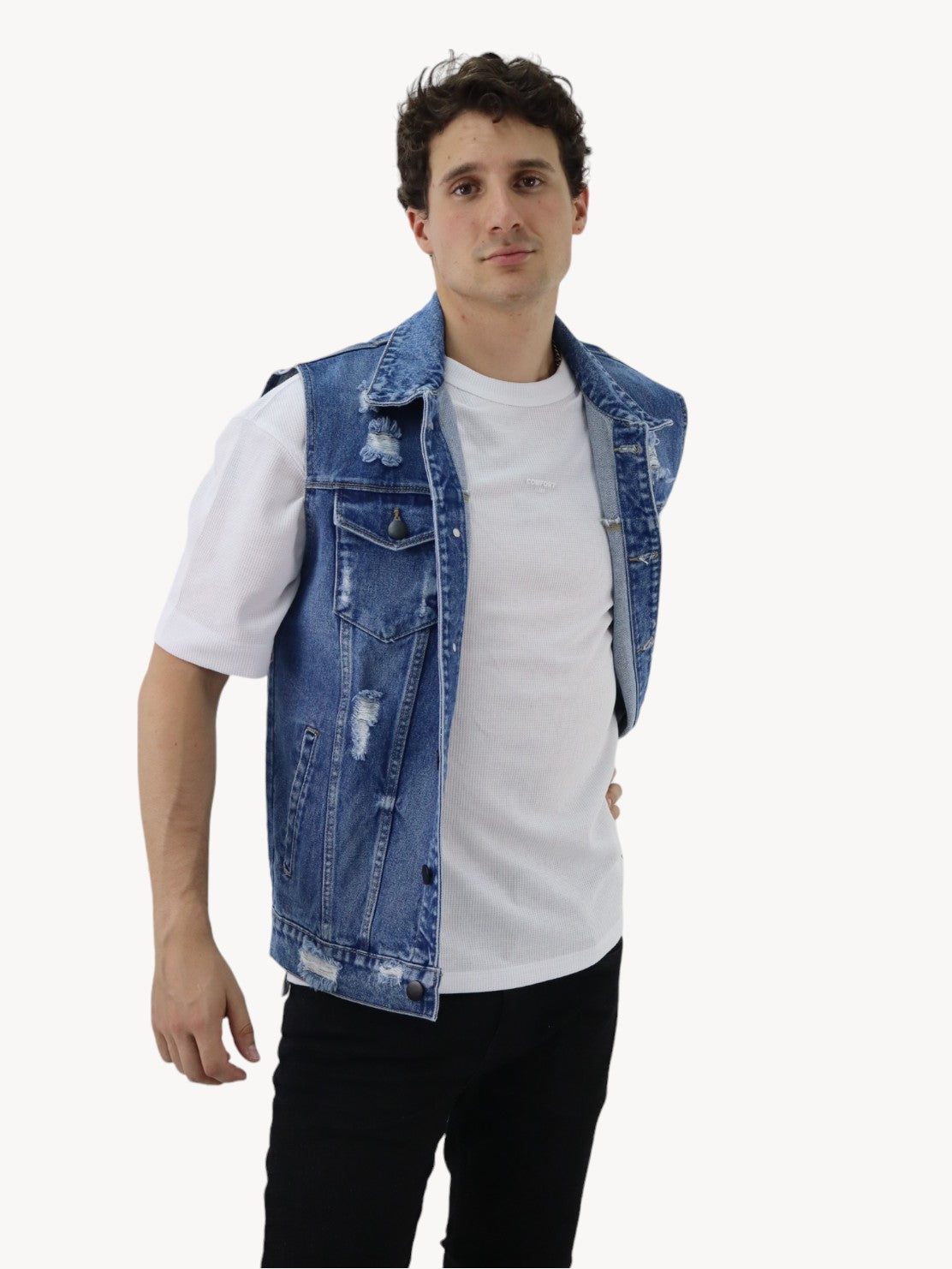 Chaleco denim de color azul oscuro con destrucción