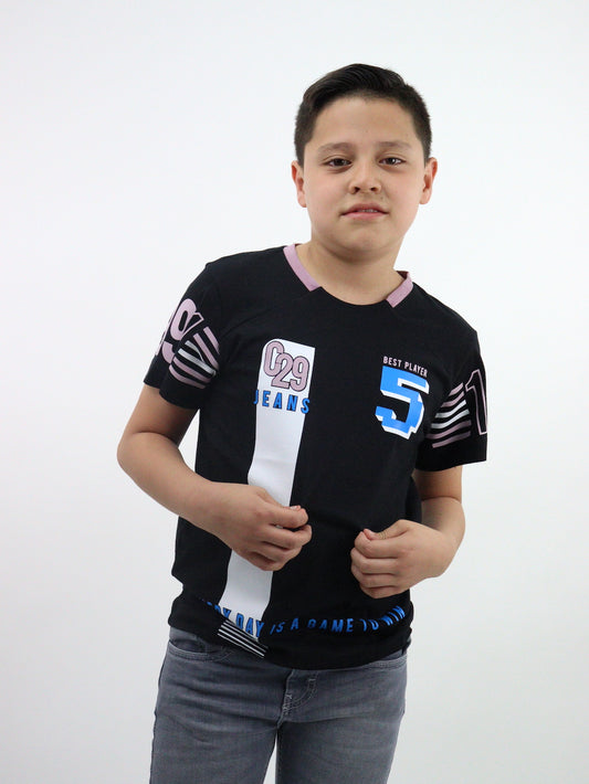Playera manga corta de color negro con estampado