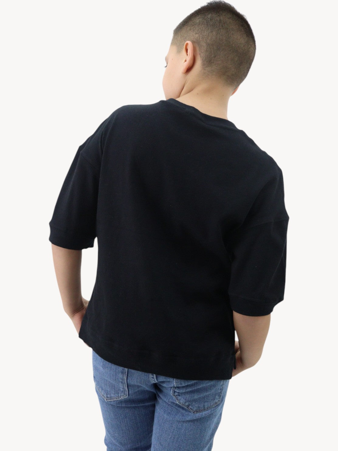 Playera oversize en tono negro