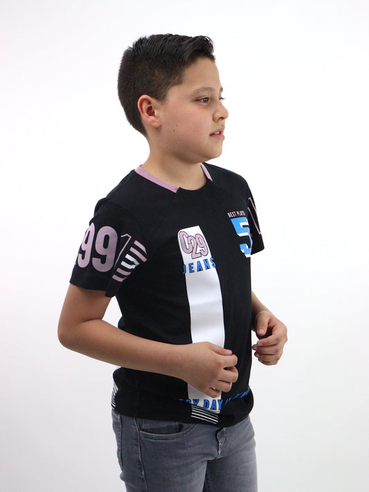 Playera manga corta de color negro con estampado
