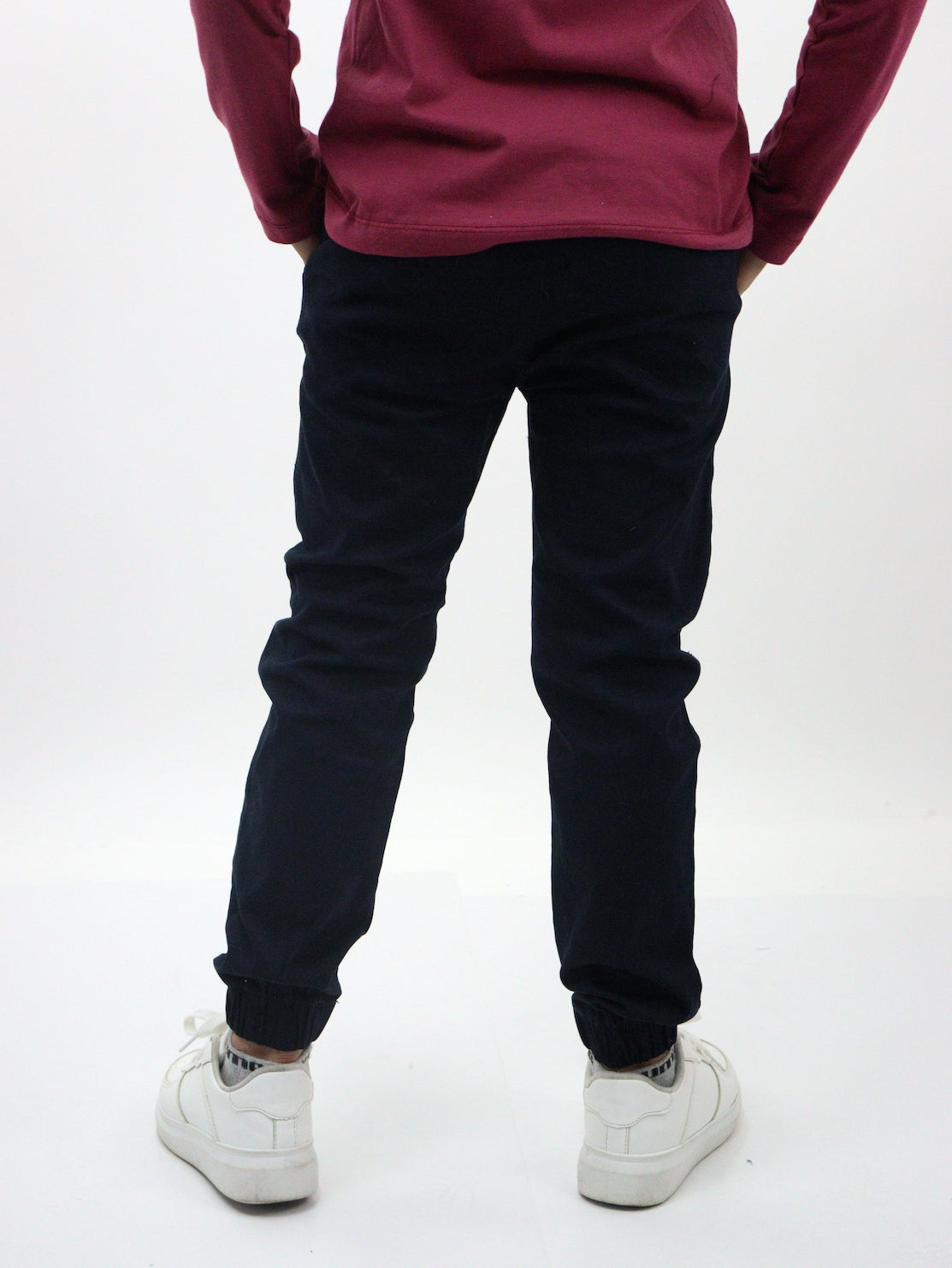 Jogger de gabardina color azul marino