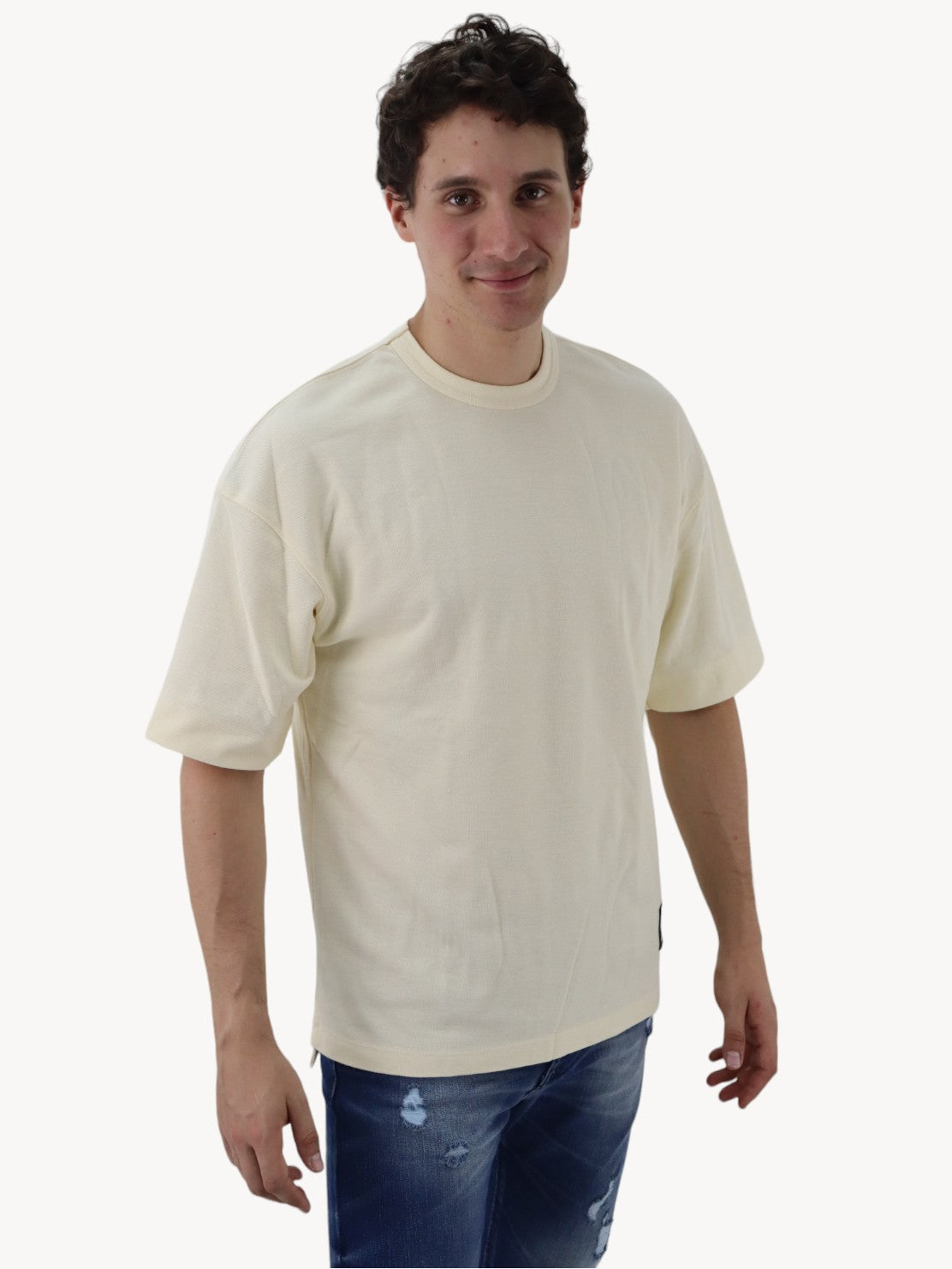 Playera oversize manga corta de color hueso