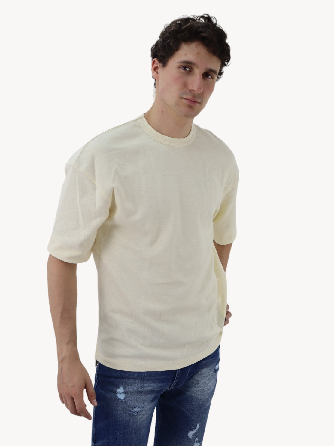 Playera oversize manga corta de color hueso
