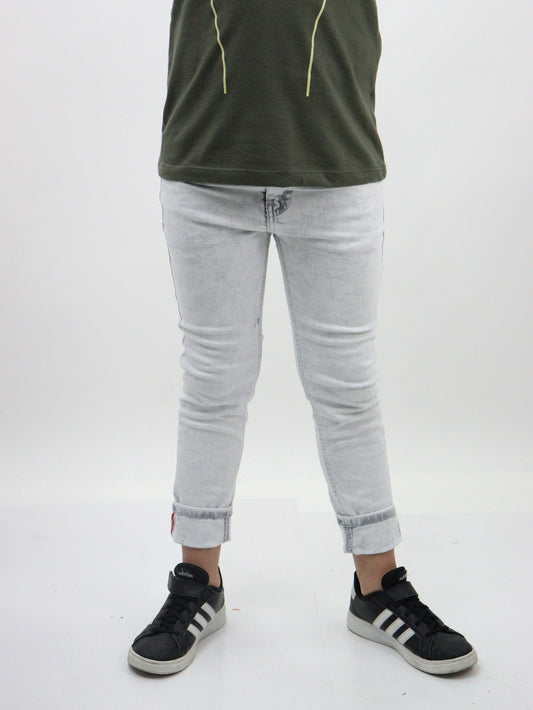 Jeans skinny gris claro con snow