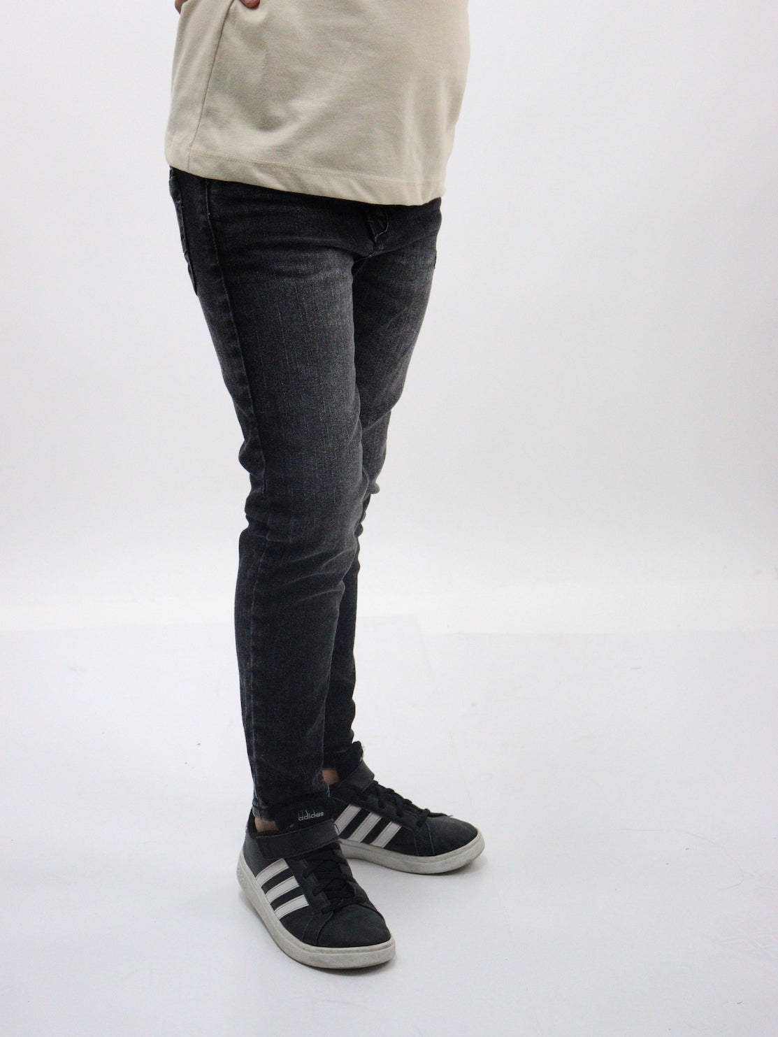 Jeans skinny de color negro deslavado