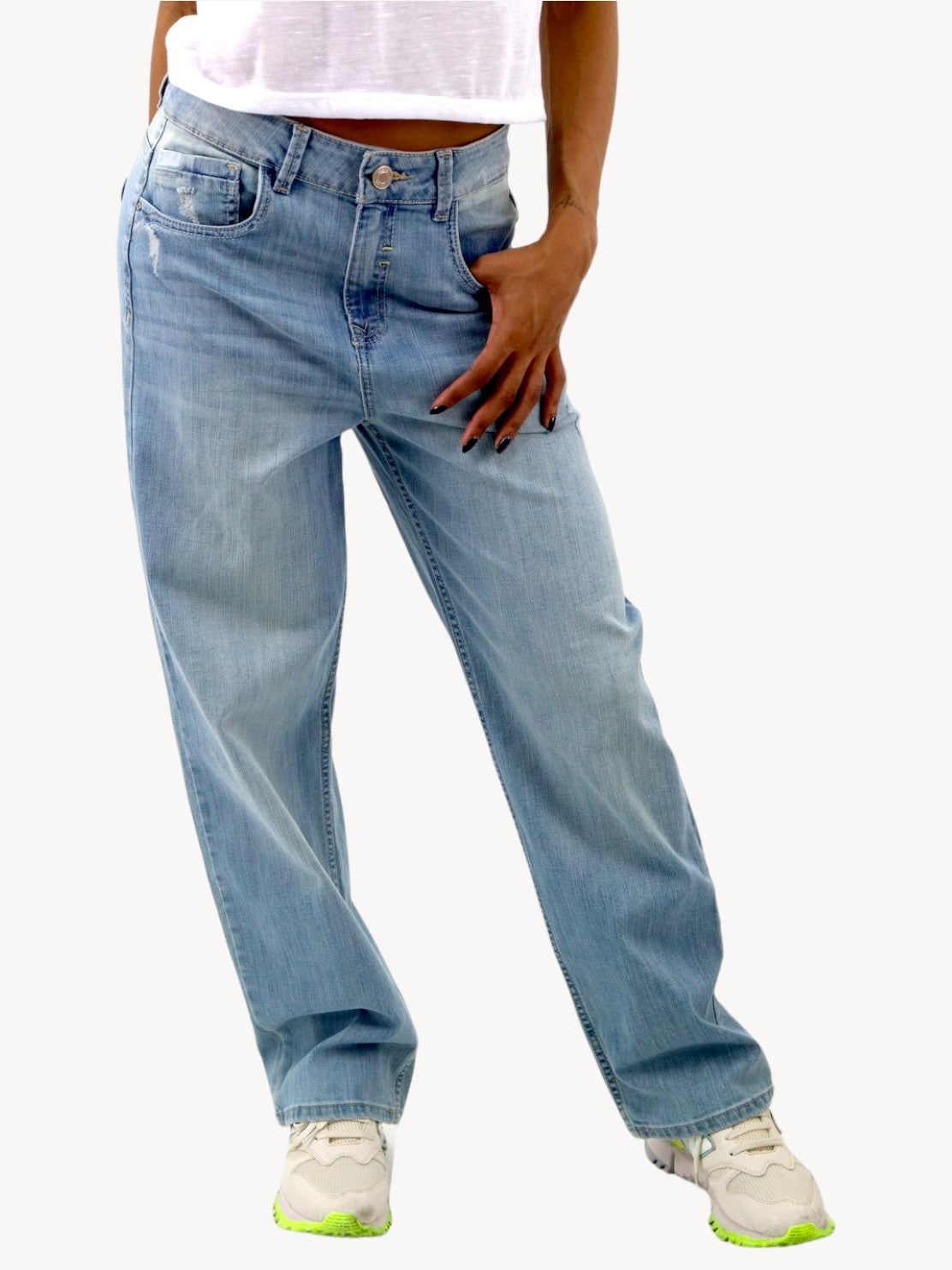 Jeans baggy de color azul claro con destrucción
