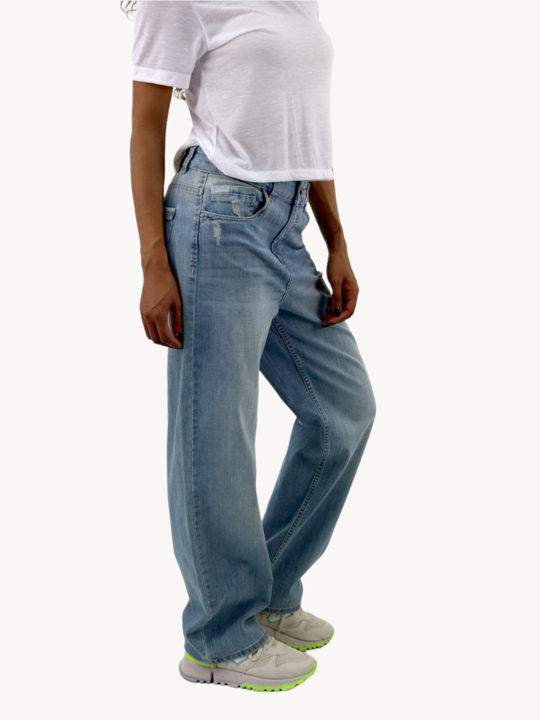 Jeans baggy de color azul claro con destrucción