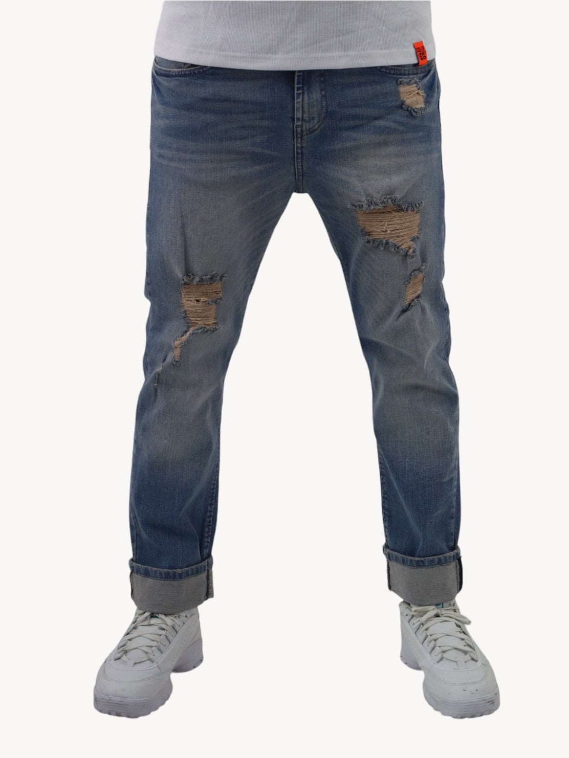 Jeans slim azul deslavado con destrucción
