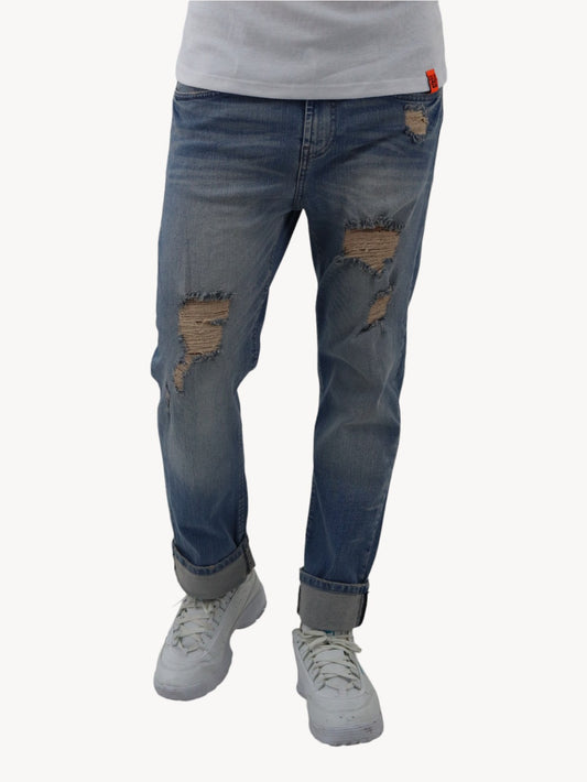 Jeans slim azul deslavado con destrucción