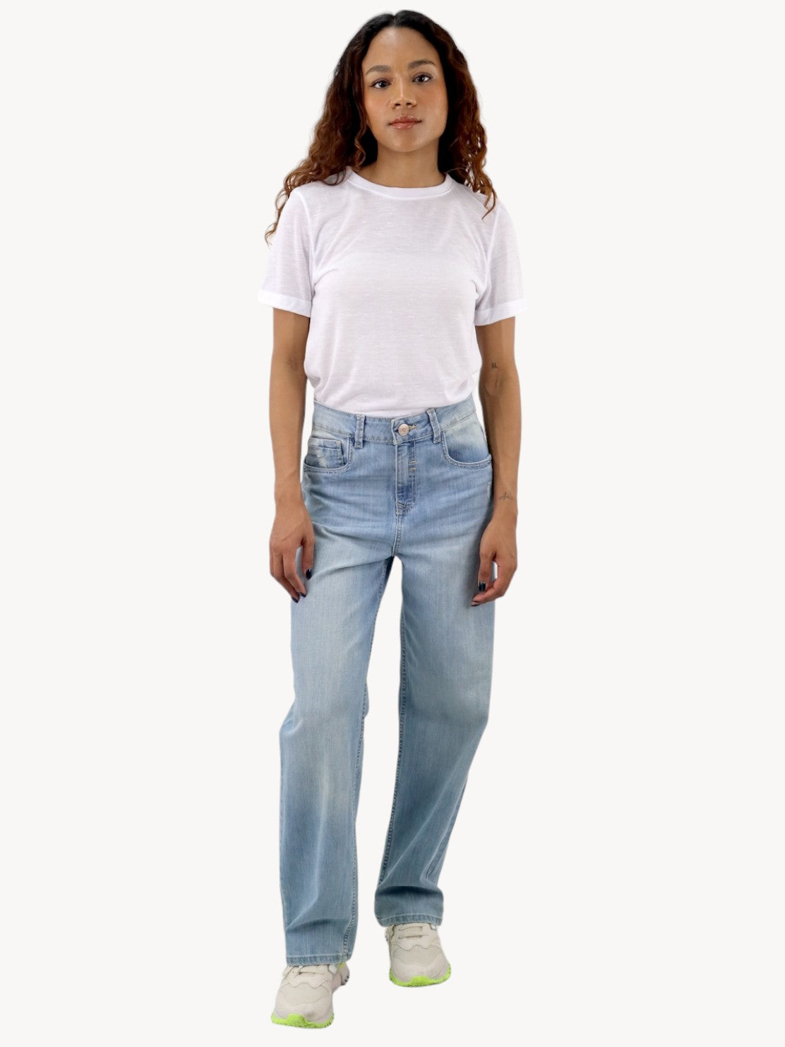 Jeans baggy de color azul claro con destrucción