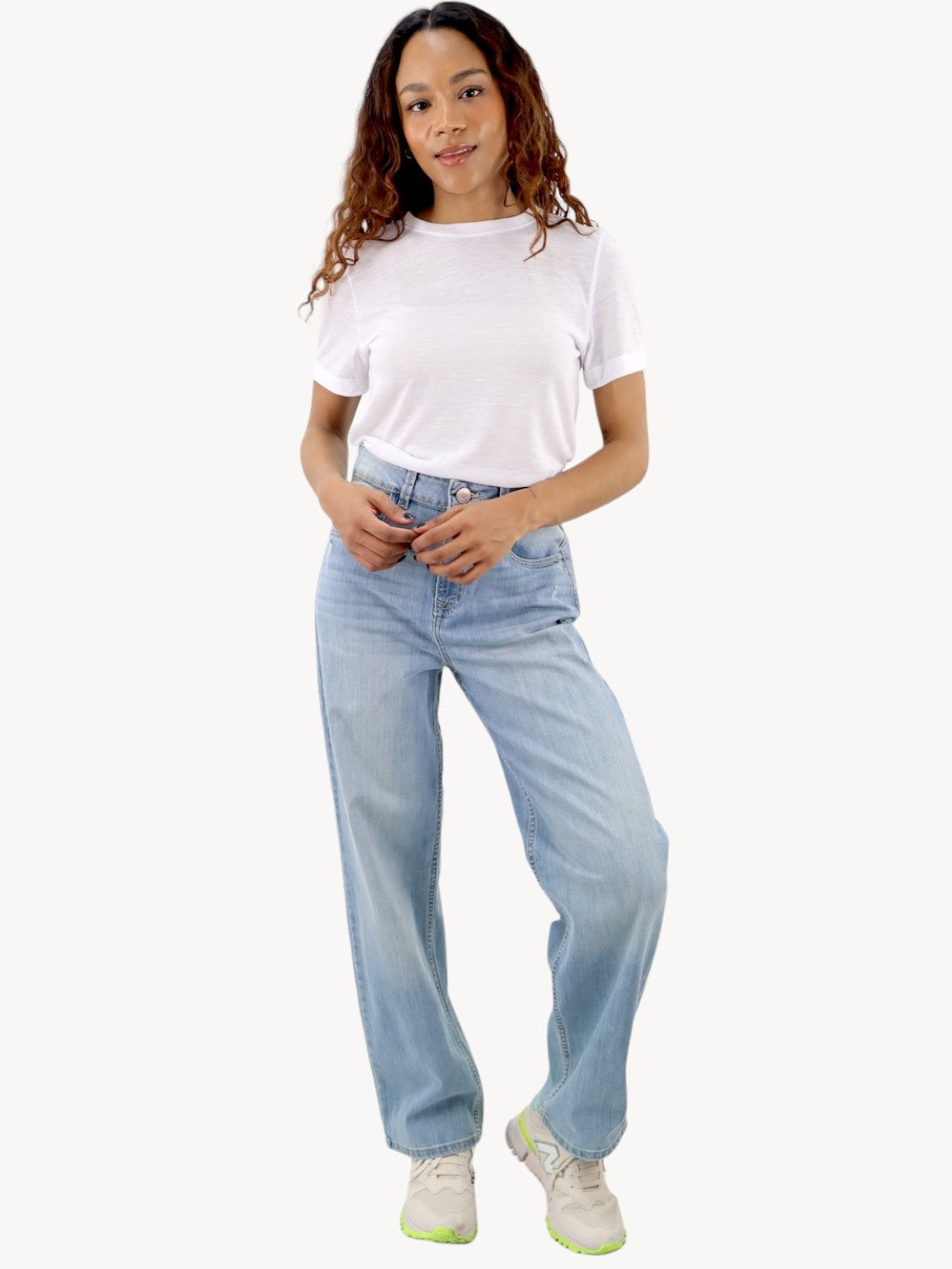 Jeans baggy de color azul claro con destrucción