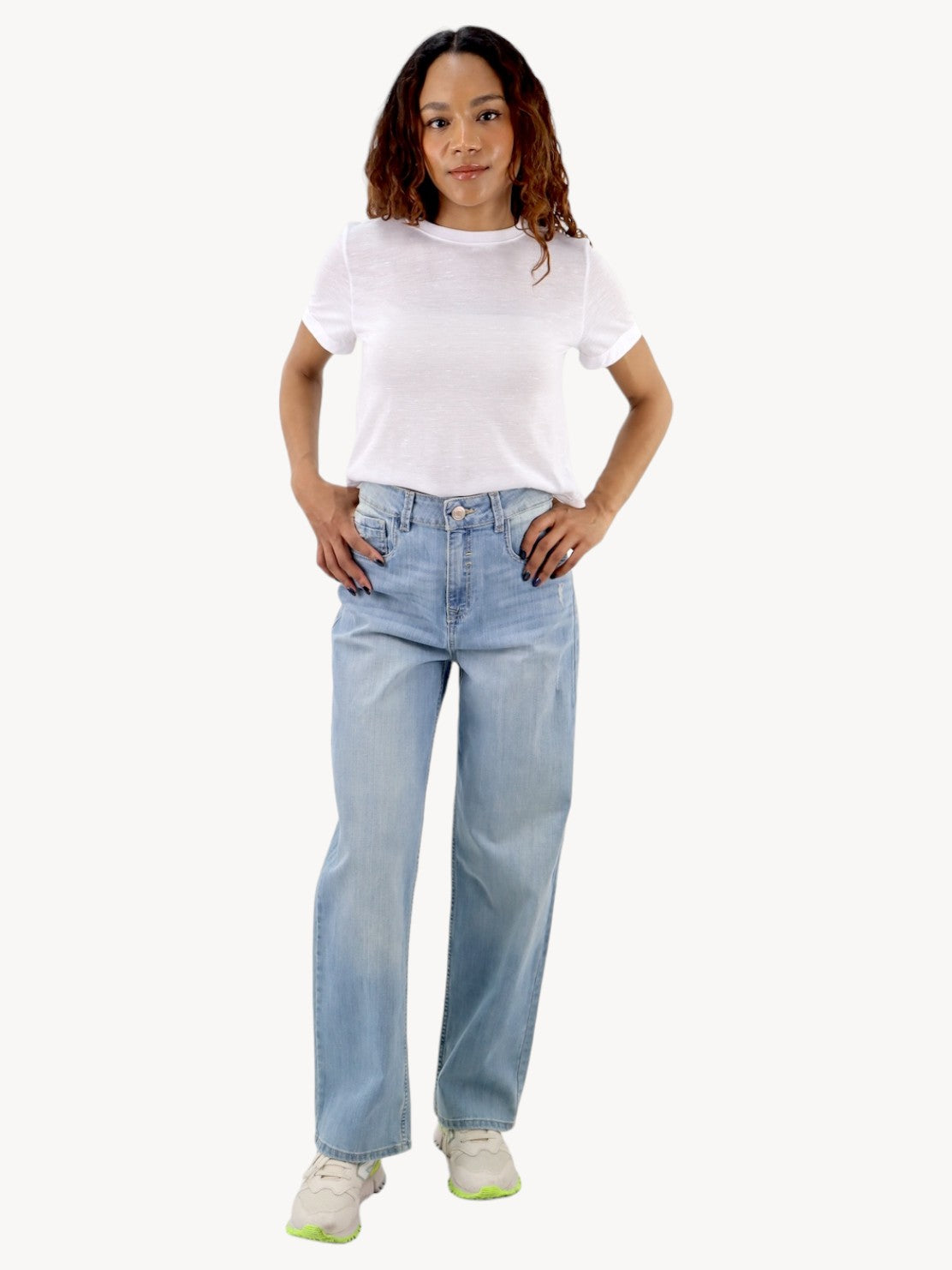 Jeans baggy de color azul claro con destrucción