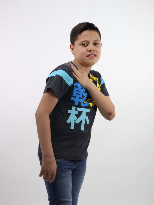 Playera manga corta de color combinado con estampado