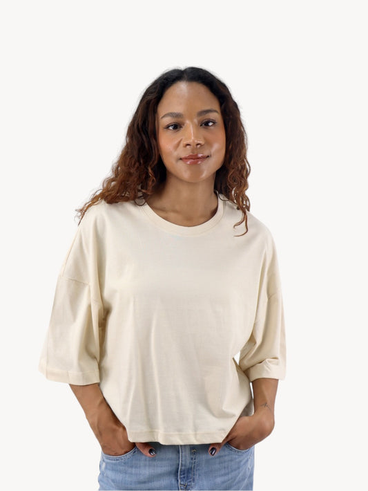 Playera mid size manga corta de color beige