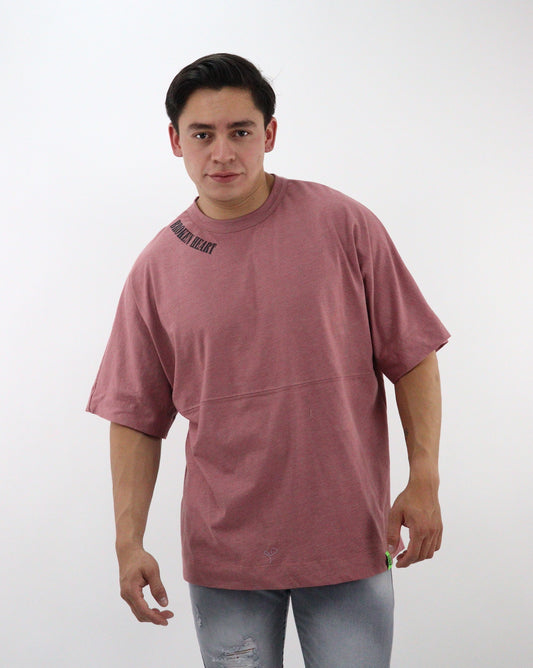 Playera oversize de color rosa palo con estampado