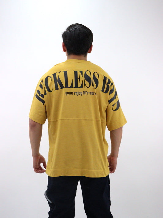 Playera oversize de color amarillo mostaza
