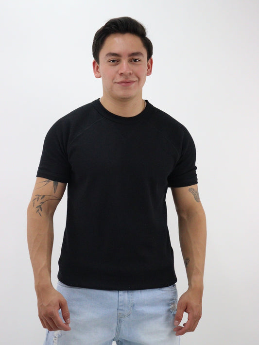 Playera manga corta de color negro