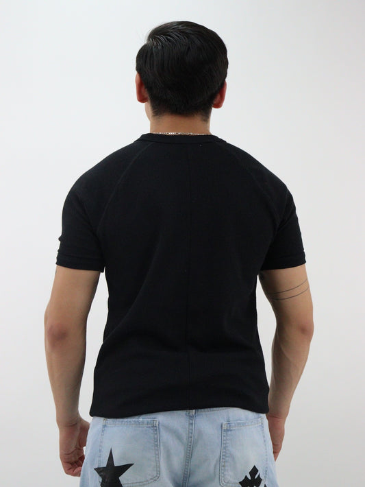 Playera manga corta de color negro