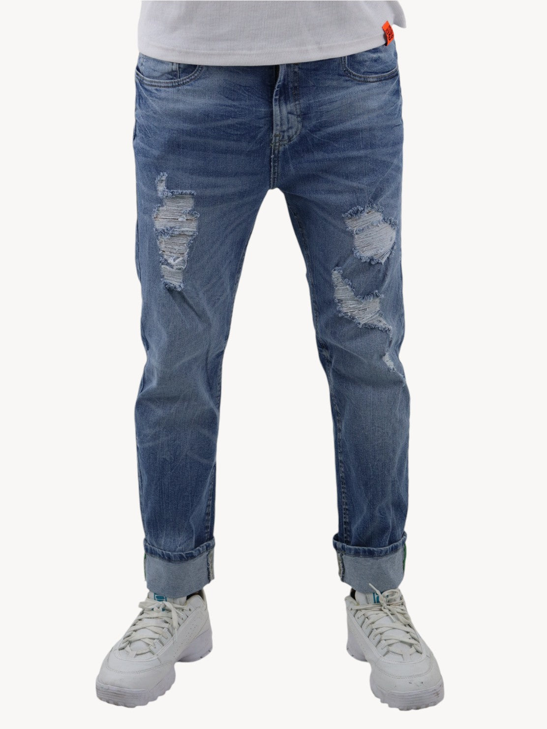 Jeans slim azul deslavado con destrucción