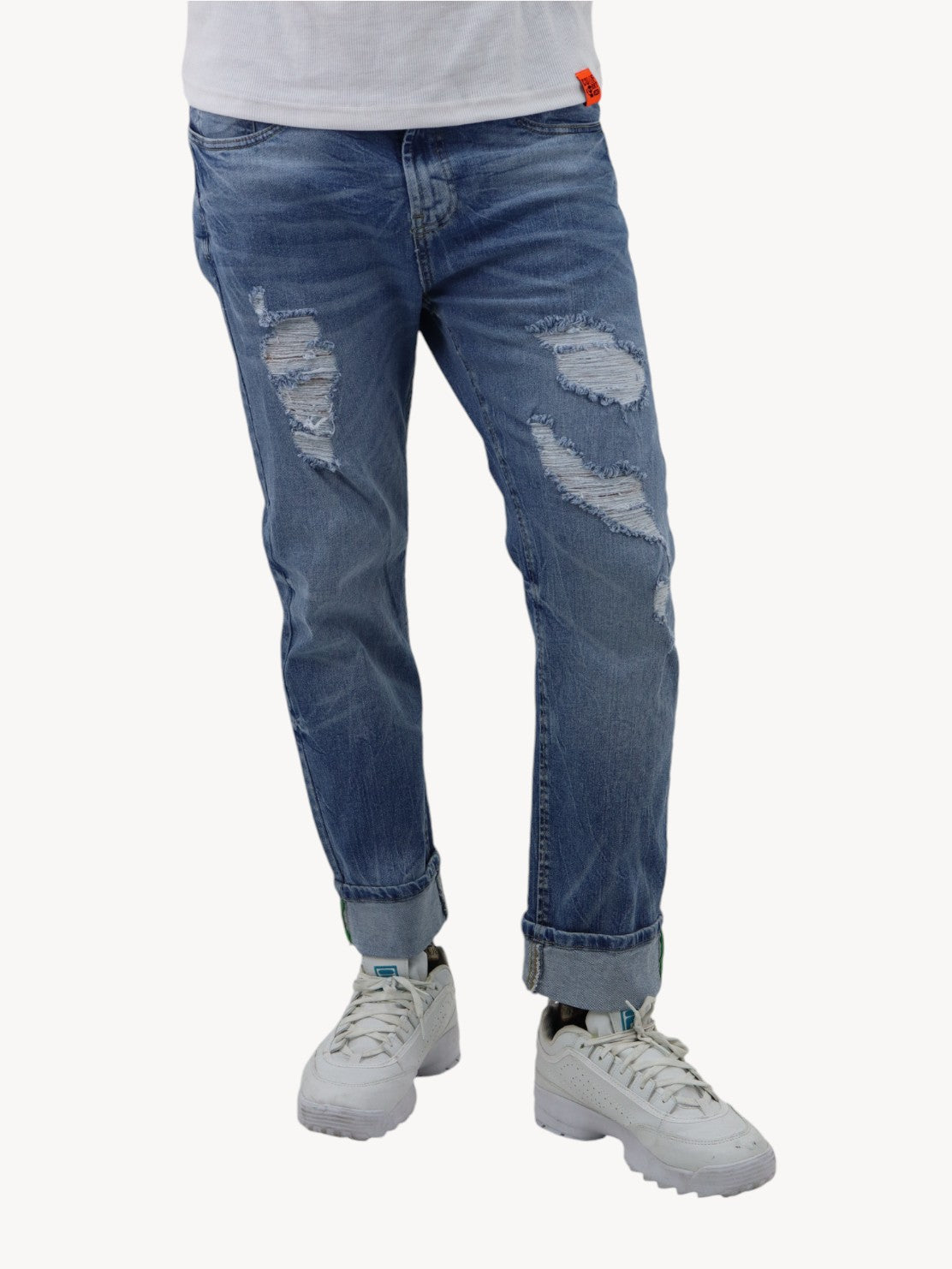 Jeans slim azul deslavado con destrucción