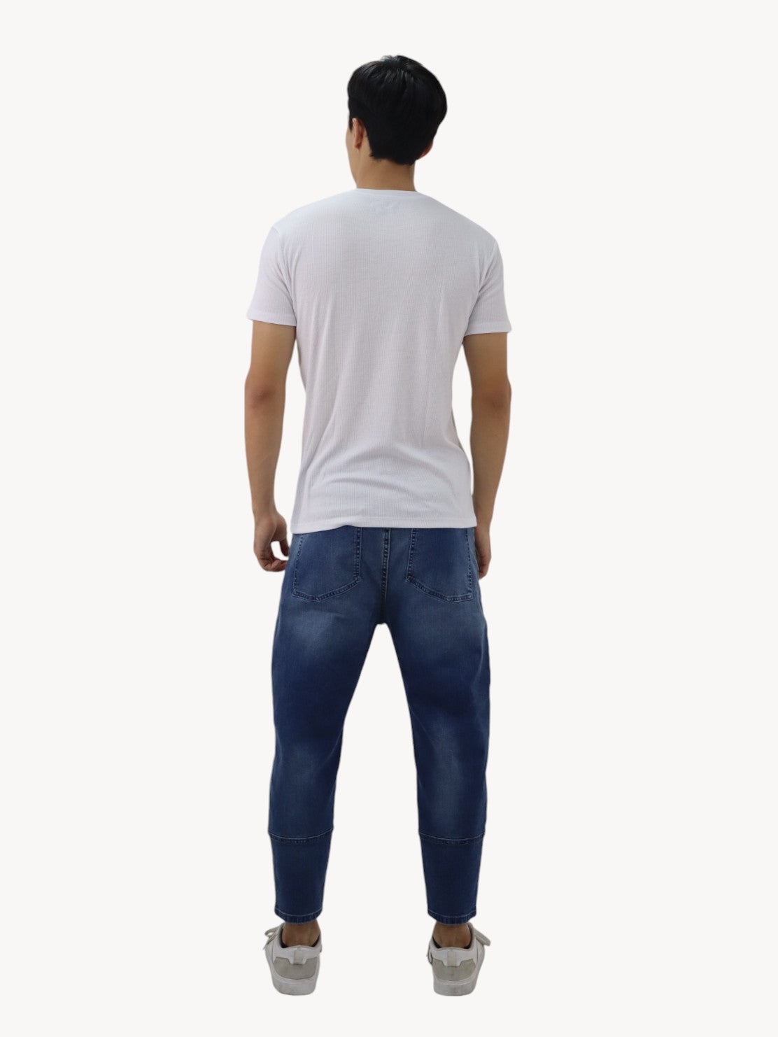 Jeans estilo loose azul oscuro con deslave