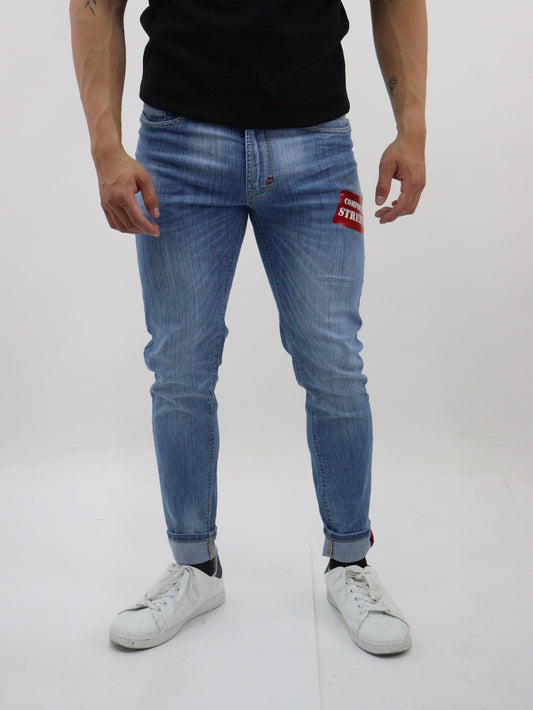 Jeans skinny color azul claro deslavado con estampado (NUEVA TEMPORADA)