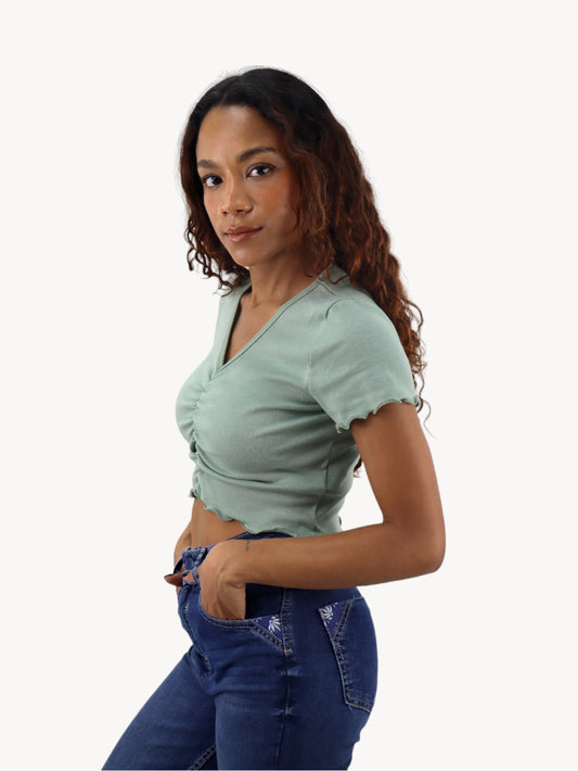 Playera fruncida manga corta de color verde