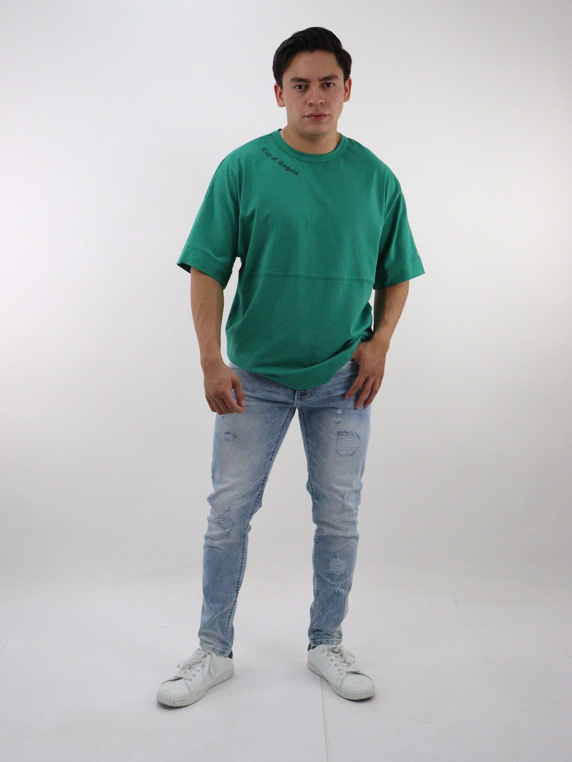 Jeans skinny de color azul claro con destrucción