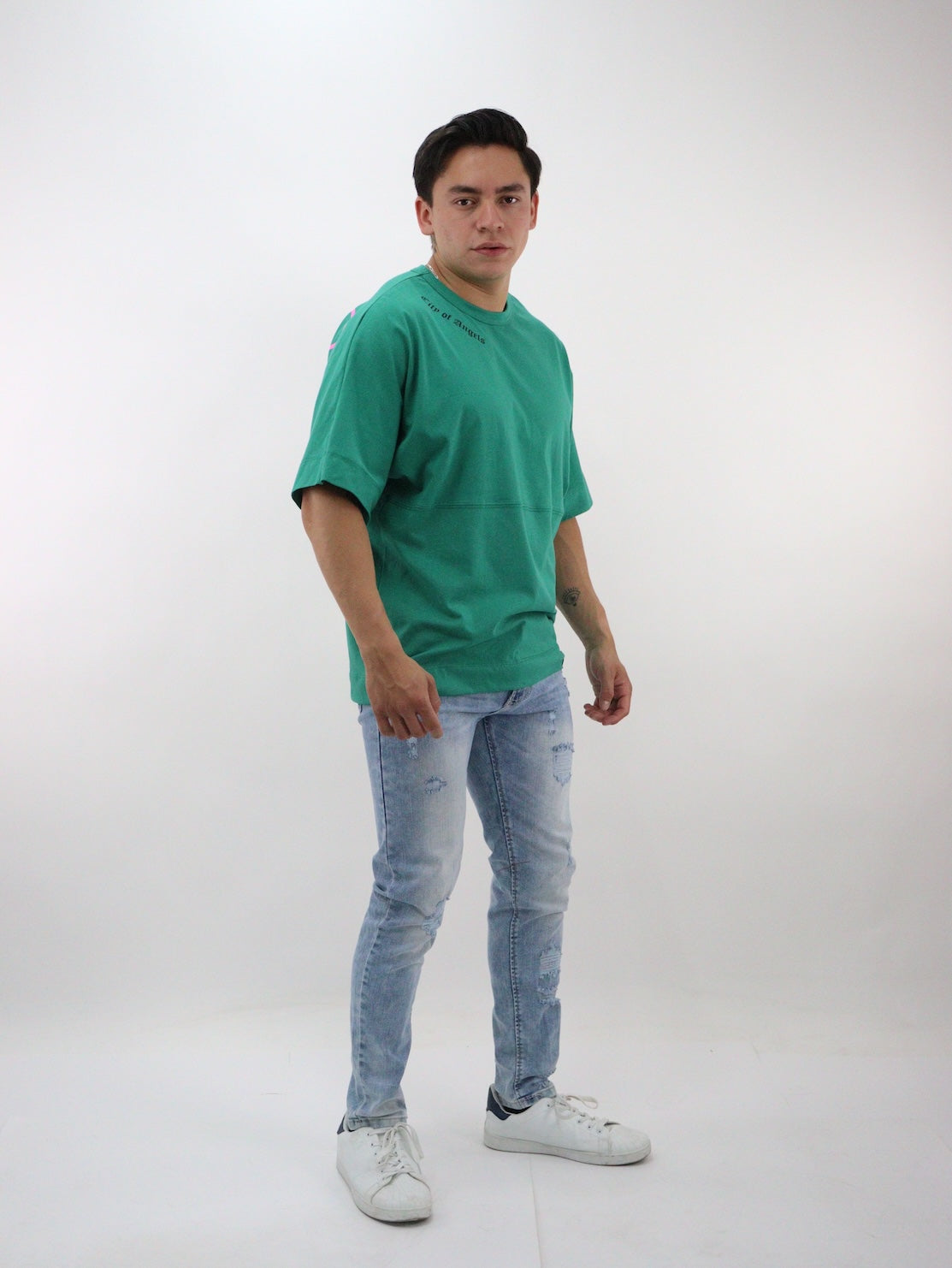 Jeans skinny de color azul claro con destrucción