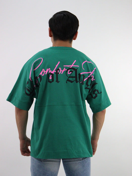 Playera oversize de color verde con estampado