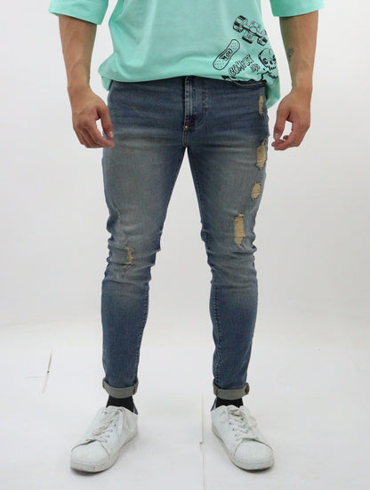 Jeans skinny de color azul deslavado con tinta y destrucción base   (NUEVA TEMPORADA)