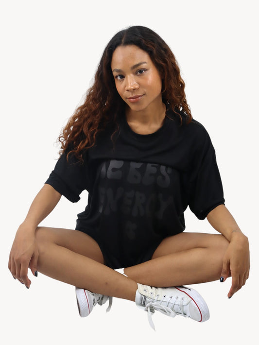 Playera oversize de color negro con estampado