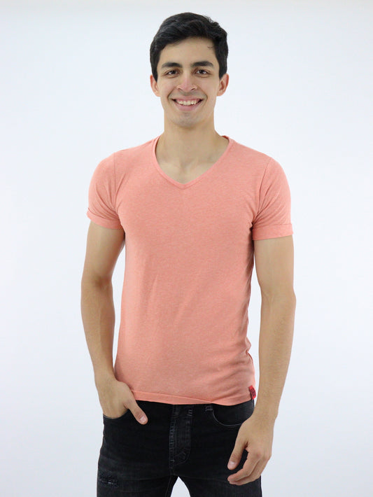Playera manga corta de color melocotón con cuello V