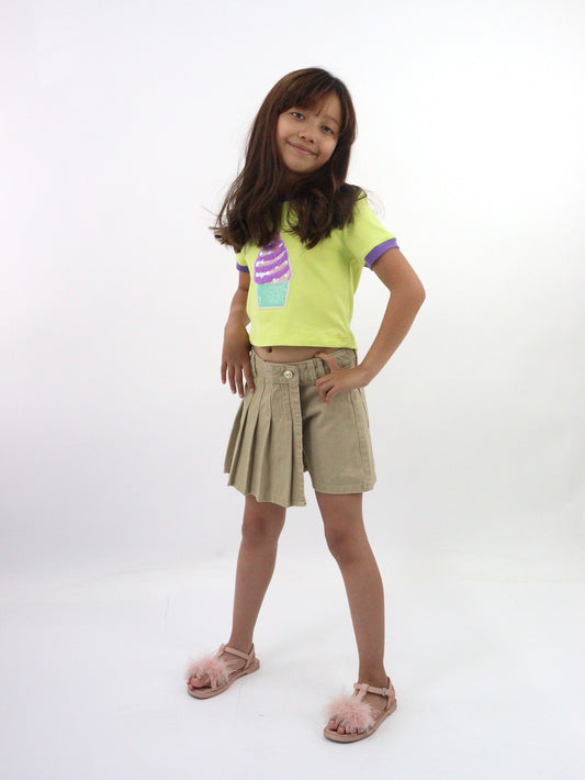 Short falda plisada de color khaki