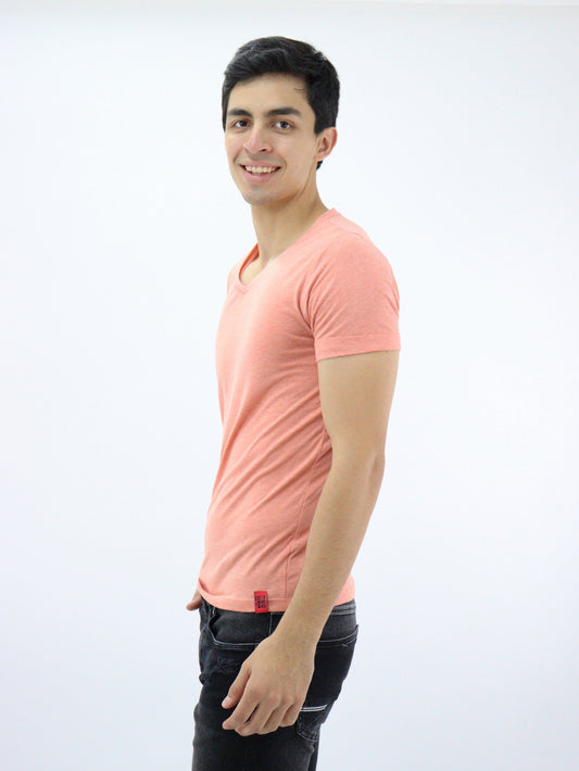 Playera manga corta de color melocotón con cuello V