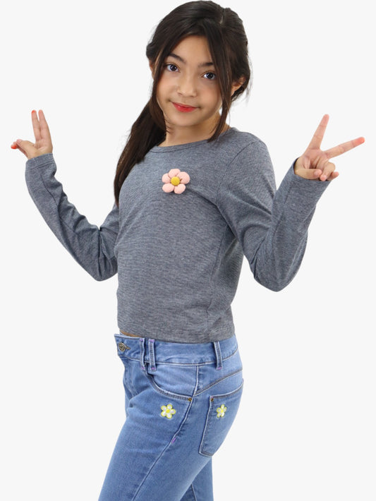 Playera manga larga con detalle de flor