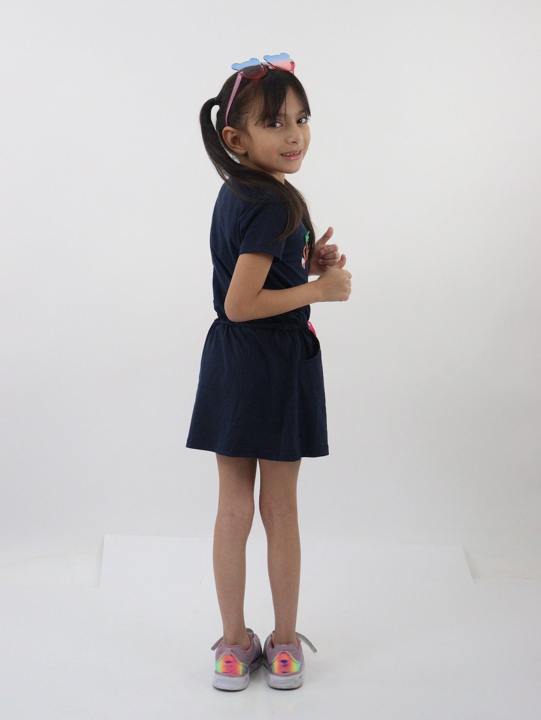 Vestido de color azul marino con print