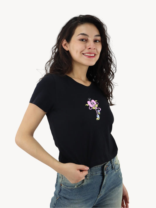 Playera slim size de color negro con estampado