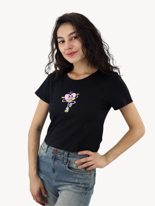 Playera slim size de color negro con estampado