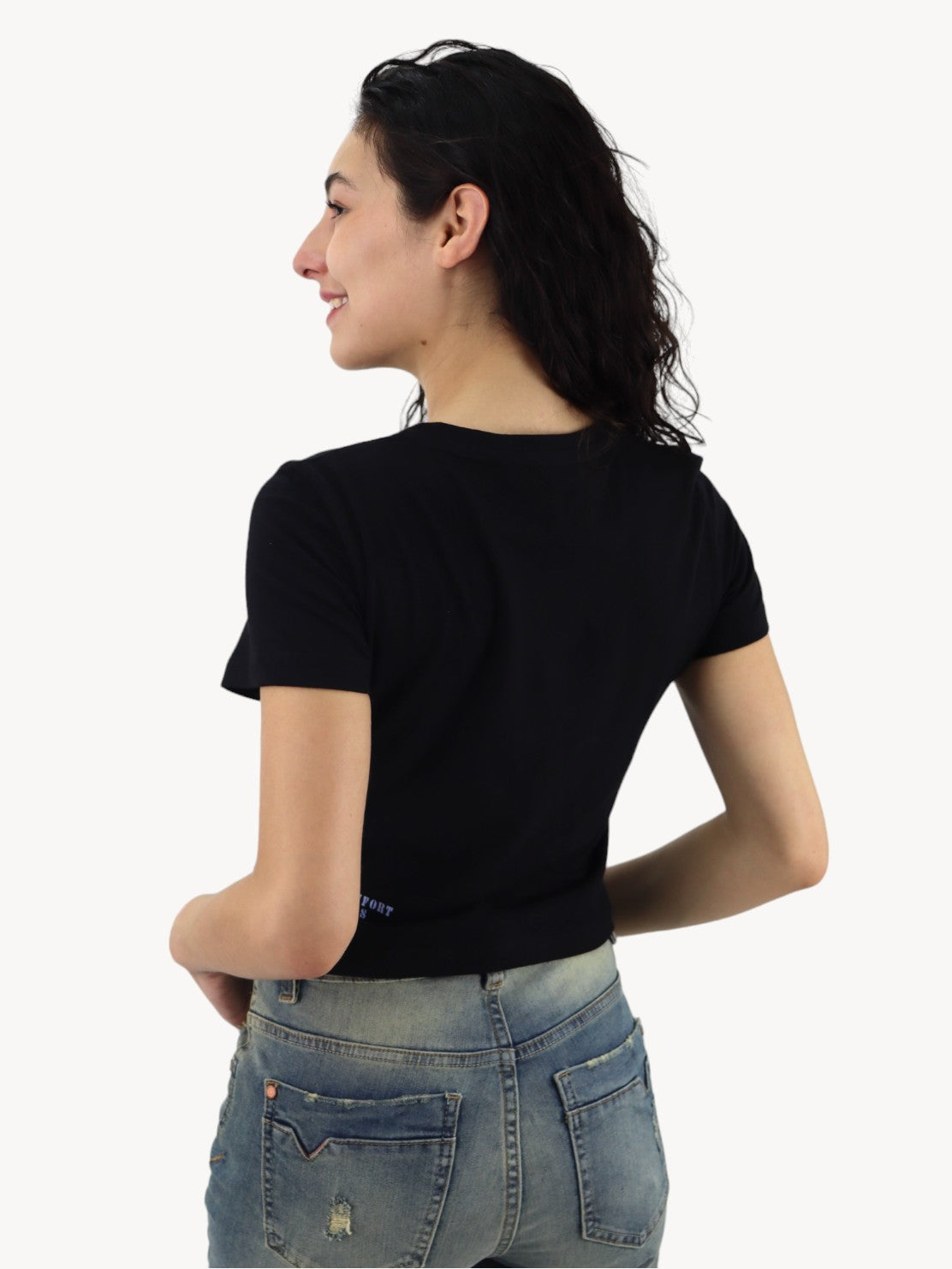 Playera slim size de color negro con estampado