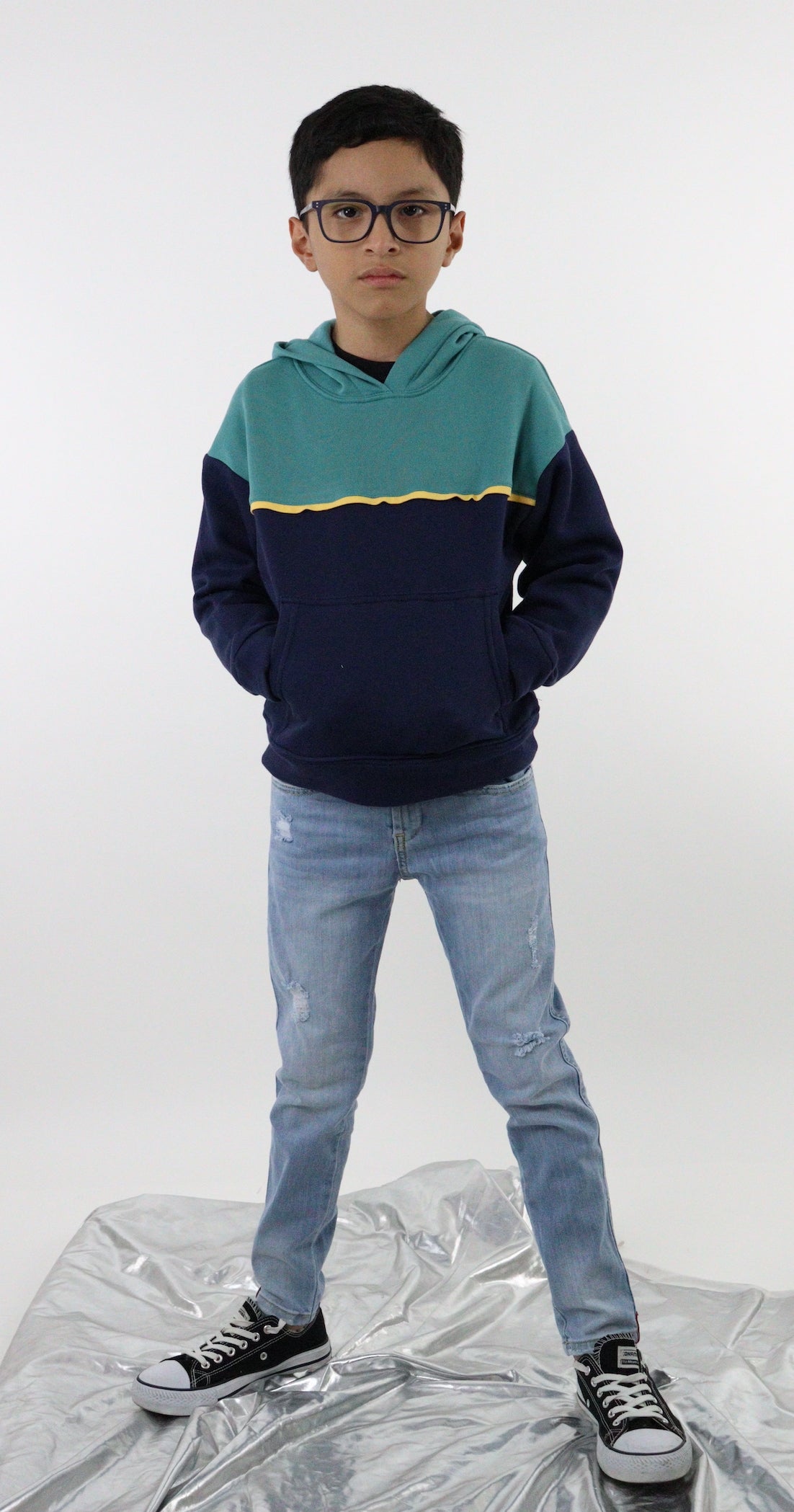 Jeans skinny de color azul claro con destrucción